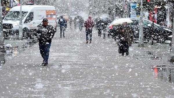 “28 Ocak Pazar günü ve yeni haftanın ilk 2 günü ise Marmara için kar yağışları yeniden bir dalga halinde bölgeye sokulacak.”