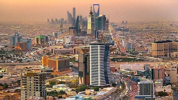 Suudi Arabistan, başkent Riyad'da bir ilke imza atarak gayrimüslim diplomatların kullanımına özel bir alkol mağazası açmayı planlıyor.