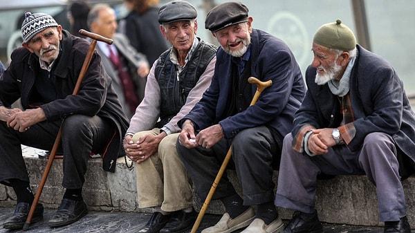 Türkiye’de bulunan milyonlarca emekli vatandaş zam bilemecesi yaşadı.