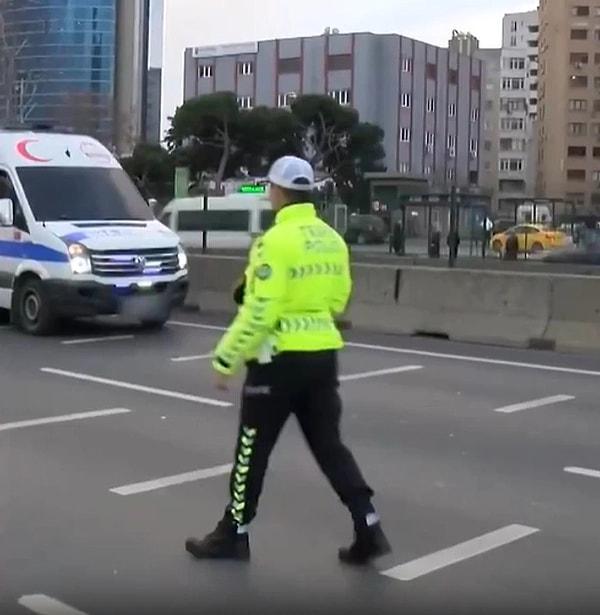 İstanbul'da yapılan denetiler ile usulsüz çakar ve siren bulundurarak emniyet şeridini ihlal eden sürücülere yönelik denetimler gerçekleştirildi.