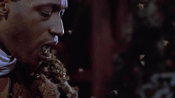 26. "The Candyman": Yönetmen Bernard Rose'un Clive Barker'ın kısa öyküsü "The Forbidden"ı yeniden yapılandırdığı film, ruhu olan bir slasher.
