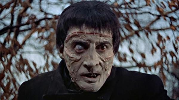 12. Terence Fisher'ın "Frankenstein'ın Laneti" filmi 1957'de gösterişli renk şemasının yanında Victor Frankenstein ve canavarının usta aktörlerce canlandırıldığı Hammer Horror ev tarzını oluşturdu.