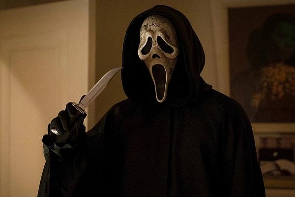 9. Yönetmen Wes Craven ve senarist Kevin Williamson "Scream" ile korku türüne bir meta aşıladı, gişe rekorları kıran karakter makyajı  ile de rekorları zorladı bu seri.