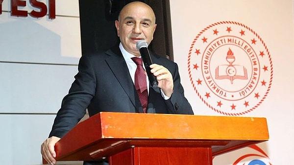 Hükümetin başkan adayı Turgut Altınok ise maaş zamlarını az buldu. Belediye personeli maaşına yüzde 70 zam için Altınok, "Verdiği zam enflasyonun altında" dedi.