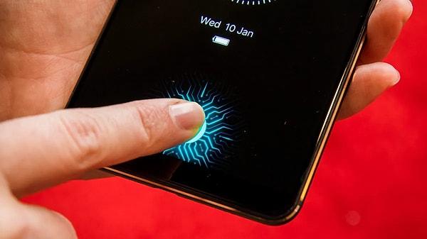 6. Parmak iziyle kilit açma özelliğine sahip bir telefonunuz varsa birden fazla parmağınızı kaydedin.
