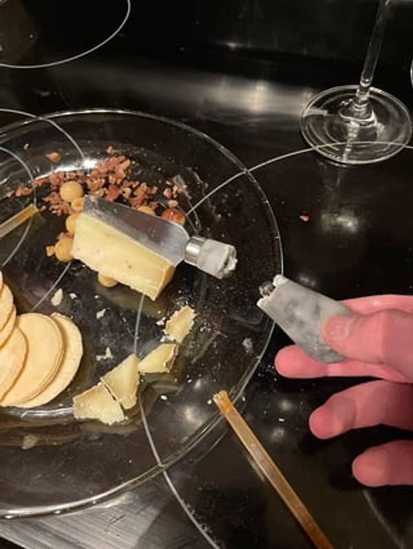 3. "Peynir keserken peynir bıçağım kırıldı."