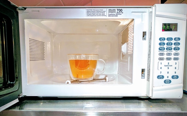 "ABD Büyükelçiliği çayı doğru şekilde yapmaya yani mikrodalgada ısıtmaya devam edecek."