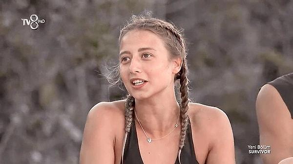 Survivor All Star yarışmacılarından biri olan Pınar, deniz keyfi yaparken nefret ettiği Aleyna'nın dedikodusunu yaptı. O anlar da fanların tepkisine neden oldu.