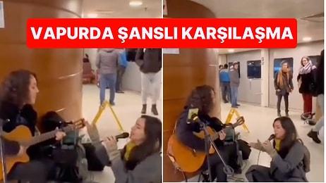Öykü Gürman'ın Kadıköy Vapurunda Şarkı Söyleyen Sokak Müzisyenine Eşlik Ettiği Anlar Dinleyenleri Mest Etti