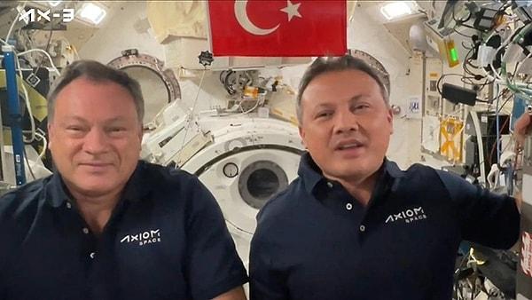 Gezeravcı'nın uzay istasyonuna giriş anı ve yaptığı ilk konuşma sosyal medyada büyük ilgi görmüştü.