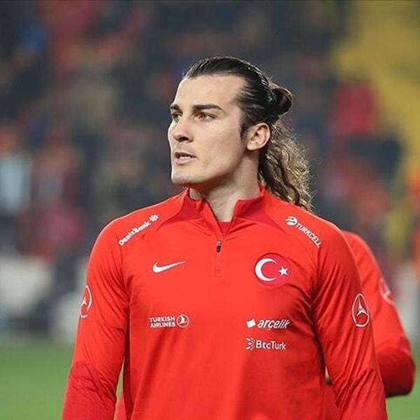 Hürriyet'te yer alan bir haberde ise, milli stoper Çağlar Söyüncü için Beşiktaş'ın da devreye girdiği söylenmişti. Ancak Söyüncü, tercihini Fenerbahçe'den yana kullandı.