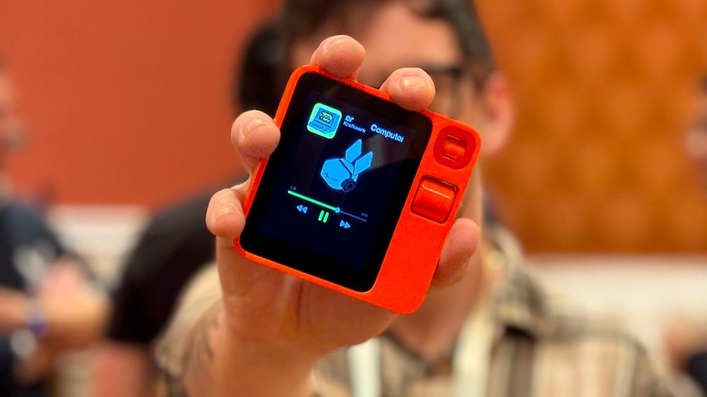 Revolutionize Your Daily Routine: Introducing Tiny AI Device That Can Use Apps on Your Behalf