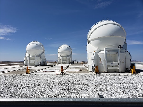 Bu dev yıldızların incelenmesi, Şili'deki Atacama Çölü'nde bulunan Paranal Gözlemevi'nde gerçekleştirildi.