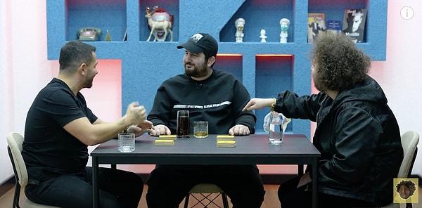 Biçim ve Tomay, Yakup TV ile birlikte "Rezil Eden Tehlikeli Masa Oyunu" oynadılar. Ünlü üçlü, önlerindeki cezalı kağıtları çektiler ve kağıtta çıkanları uyguladılar.