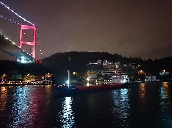 Fatih Sultan Mehmet Köprüsü önlerinde SNP PAZAR isimli 80 m boyundaki genel kargo gemisi makine arızası yaptı.