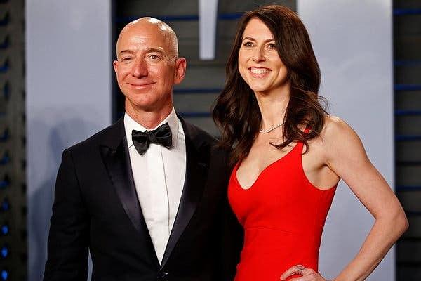 Forbes'un milyarderler listesinde üçüncü sırayı, Amazon'un kurucusu Jeff Bezos 179.9 milyar dolarlık servetiyle alırken, Oracle şirketinin yaratıcısı Larry Ellison 142.6 milyar dolarlık servetiyle dördüncü sıraya yerleşti.