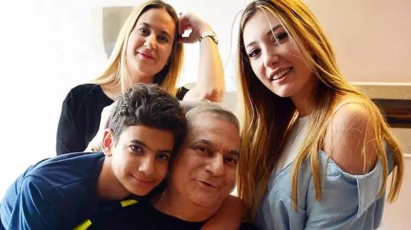 Erbil'in aşk hayatında işler yolunda olsa da, aile hayatında öyle değil: Yasmin Erbil, babası Mehmet Ali Erbil için "Bana babalık yapmadı" şeklinde konuşmuştu.
