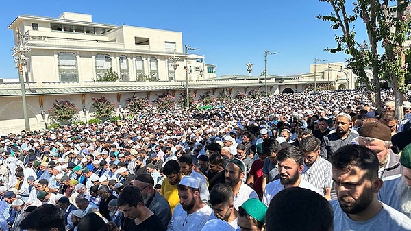 Emekli öğretmen mahkemede, 'tüm mal varlığını devrettiği için hayatını sürdürecek bir şeyinin kalmadığını, kendisini aciz hissettiği, cemaat mensupları ile görüşme istediğinde kötü muamele ile karşılaştığını' söyledi.