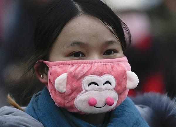 16. Kötü hava kirliliğiyse insanların maske kullanması demek oluyor.