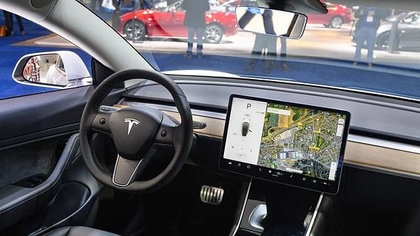 Yarışmanın sonuna kadar Tesla'nın birkaç güvenlik açığını daha yakalayan Synacktiv, otomotiv devinden toplamda 295 bin dolar ödül alarak evine döndü.