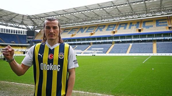 Fenerbahçe, Çağlar Söyüncü'yü kiraladığını duyurdu. Çağlar Söyüncü 2023-24 sezonunun sonuna kadar Fenerbahçe formasını giyecek.