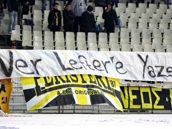 Fenerbahçe'nin ve Türk futbolunun en büyük efsanelerinden Lefter Küçükandonyadis de AEK'nın öncülü olan Beyoğluspor'da futbola başlamış bir isim.