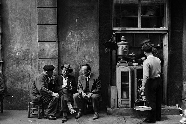 Özellikle siyah beyaz çekilmiş İstanbul manzaralarından oluşan fotoğraflar Ara Güler'in harika fotoğrafçılığının bir göstergesidir.