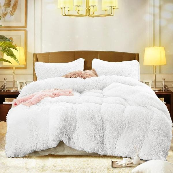 1. Yataktan çıkmak istemeyeceğiniz yumuşaklıkta ve şıklıkta bir peluş yatak seti.