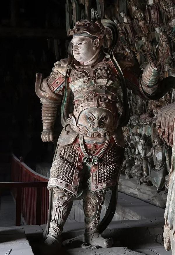 4. Çin'in Ming hanedanlığından kalma bir gardiyan heykeli.