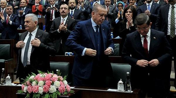 Peki 7 Haziran 2015'te yapılan seçimlerde ne olmuştu? 7 Haziran 2015 seçimleri Türkiye tarihinin en kritik seçimlerinden biri olarak görülüyor. AK Parti bu seçimlerde 13 yıllık iktidarın ardından Meclis’te çoğunluğu kaybetmiş, HDP ilk defa parti olarak barajı aşmış ve koalisyon hükümetleri konusu yeniden Türkiye gündemine gelmişti.