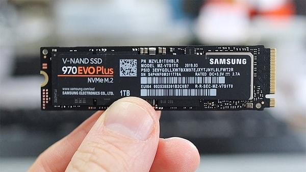 Öyle ki, Samsung'un yeni flash bellek yongasına sahip yeni SSD'lerin, yüksek performans ile beraber 8 TB'ın üzerinde depolama sunabileceğine inanılıyor.