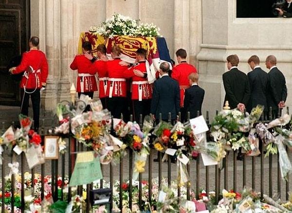 Diana'nın ölümü İngiliz halkını etkiledi ve monarşiye bakış açısını değiştirdi.