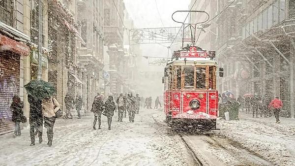 Tek, İstanbul'un kışı çoğunlukla yağmur şeklinde geçireceğini ve kar beklentisinin olmadığını belirtti. Aralık ve ocak aylarının sıcaklıklarının ortalamanın üzerinde olacağını, Şubat ayında ise soğuk günlerin az, sıcak günlerin daha fazla olacağını ifade etti. Ancak arada soğuk günlerin de olabileceğini ekledi.