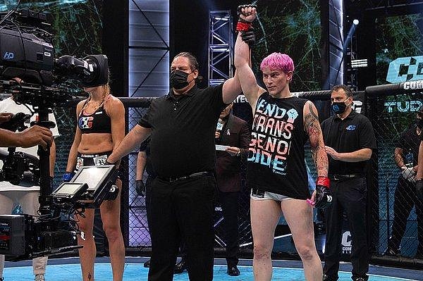 MMA'e katılan eski asker trans birey sporcu olan McLaughlin de ikinci roundda rakibini nakavt ederek tartışma yaratmıştı.