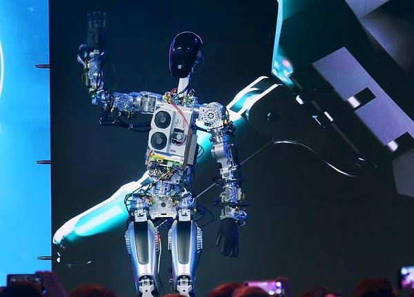 İnsansı bir robot geliştirmek zaten karmaşık bir süreçken Optimus gibi yüksek kaliteli bir robot üzerinde çalışmak daha da zorlu bir iş.