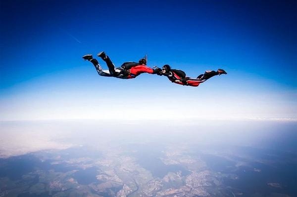 13. "Paraşütle atlama doğum yapmaktan daha güvenli."