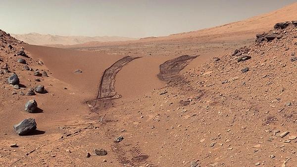 Sesin düşük basınçta karbondioksitten geçmesi nedeniyle Mars'ta sesin duyulabilir bant aralığındaki hızı da değişiyor.