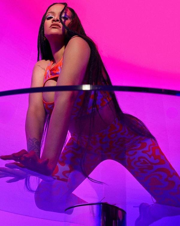 Marka sadece iç giyim standartlarını yeniden tanımlamakla kalmadı, aynı zamanda beden pozitifliğini kutlayarak Rihanna'ya tüm beden tiplerini güçlendirmeye olan bağlılığı için övgüler yağdı.