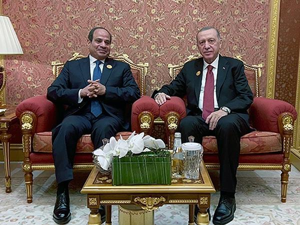 Cumhurbaşkanı Erdoğan ile Abdulfettah es Sisi,  11 Kasım 2023'te İslam İşbirliği Teşkilatı ve Arap Ligi Olağanüstü Ortak Zirvesi’nde kısa bir görüşme gerçekleştirmişti.