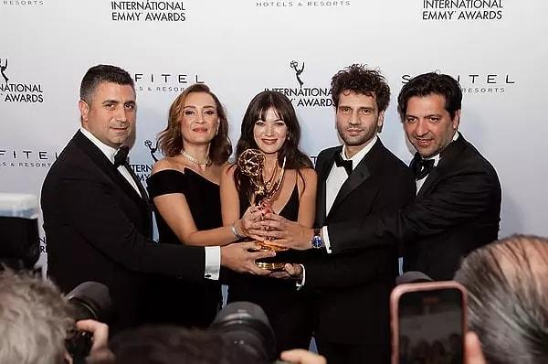 Her şey Yargı dizisiyle Emmy ödülü kazanan Deniz'i, Yıldırım'ın tebrik etmemiş olmasıyla başladı.