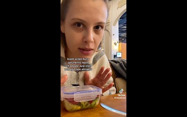 Kadın videoda, ''Garsonlar bana garip garip bakıyor, eşim bile. Asıl ayıp olan kalan yemeği yanımda getirdiğim kutuya koymak değil, ayıp olan yemeği çöpe atmaktır" diye de eklemişti.