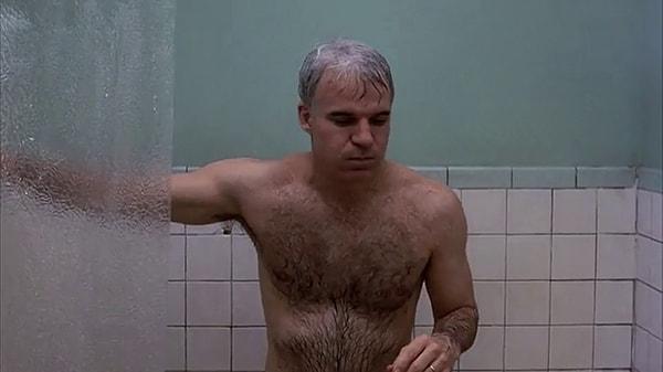 1. "Otel odama giriş yaptığımda çıplak bir adamı banyoda tıraş olurken gördüm."