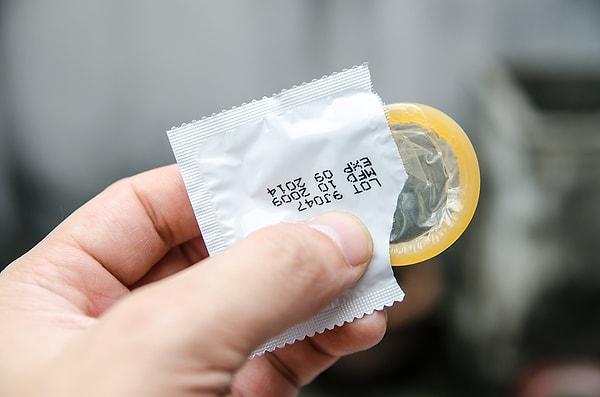 9. "Yatağın yanında kullanılmış prezervatif buldum."