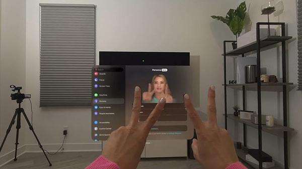 Yayınladığı videoda Apple Vision Pro'nun çalışma sistemini ve genel özelliklerini takipçilerine aktaran iJustine, ayrıca oluşturduğu "Persona" isimli sanal avatarı ile ilk FaceTime görüşmesini gerçekleştirdi.