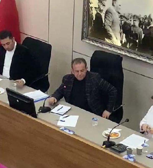 Bolu Belediye Meclisi Şubat Ayı 1’nci oturumunda Bolu Belediye Başkanı Tanju Özcan ile Zafer Partisi Bolu Belediye Başkan adayı ve belediye meclis üyesi İlkay Bayrak arasında gerginlik yaşandı.