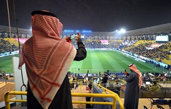 Fenerbahçe ile Galatasaray arasında Suudi Arabistan’da oynanacak Süper Kupa mücadelesi, Suudi yetkililerin Atatürk pankartlarını engellemesi sebebiyle oynanamamıştı.