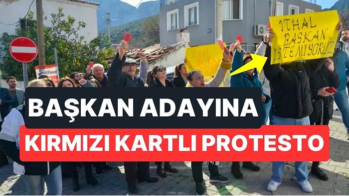 İzmir'de CHP Adayına Kırmızı Kartlı Protesto! Partinin Belirlediği Adaylara "İthal Başkan İstemiyoruz" Tepkisi