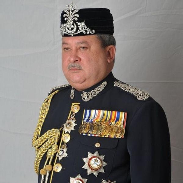 Johor kraliyet ailesinin başı olan Sultan İbrahim, Malezya'da kralın karşılığı olan Majesteleri Yang di-Pertuan Agong unvanını kullanacak. Malezya'da dünyanın tek dönüşümlü monarşi sistemi uygulandığı için Sultan İbrahim'in ulusal tahta seçilmesi bekleniyordu.