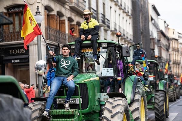Çiftçiler, 13 Şubat'ta Katalonya'da, 21 Şubat'ta ise başkent Madrid'de traktörlerle yol kesme eylemleri yapacaklarını duyurdu.