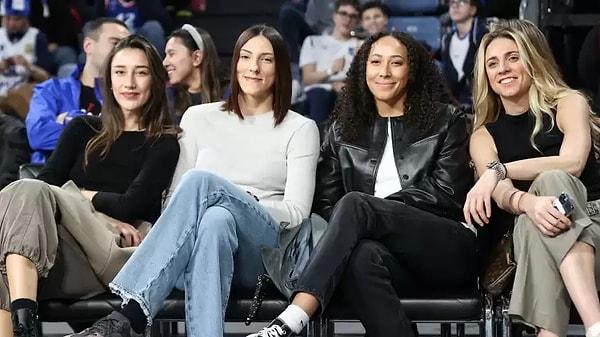 Eczacıbaşı'nın başarılı oyuncuları Tijana Boskovic, Alexa Gray ve Jovana Stevanovic de maçı izlemek için Sinan Erdem'deydi.